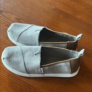 Toms Kids Slip-On Shoes in Light Beige and Brown